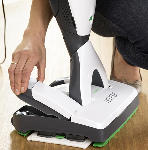 How much water does the water tank of the SP600 hard floor cleaner