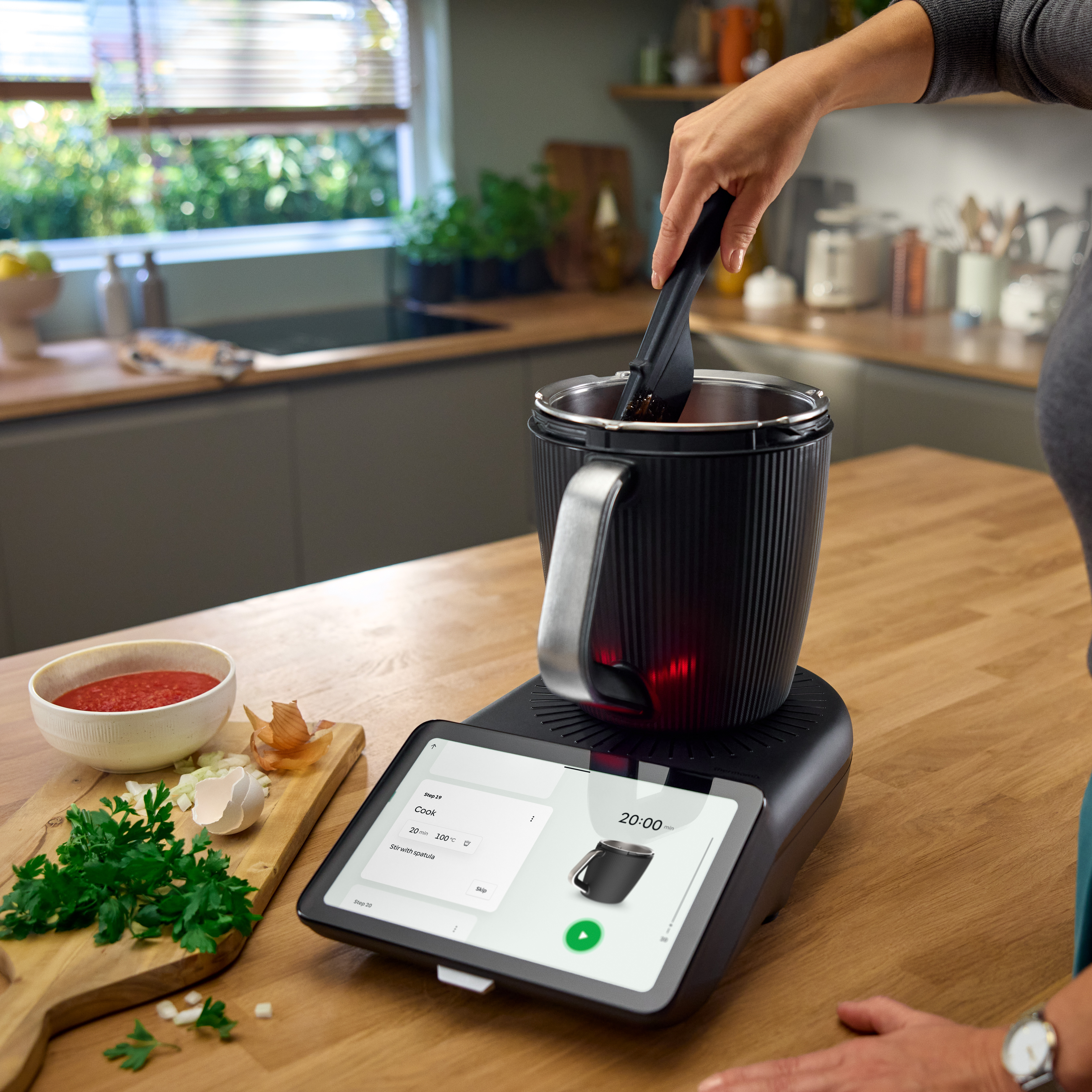 int_master-en_thermomix_tm7-launch_Functionality_Photos_Lifestyle_0351_1x1.jpg